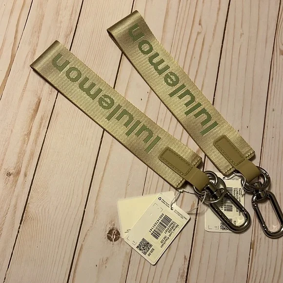 NWT Never lost Lululemon Keychain bag clip SOLD SEPARATELY Keep your keys close - Picture 14 of 15